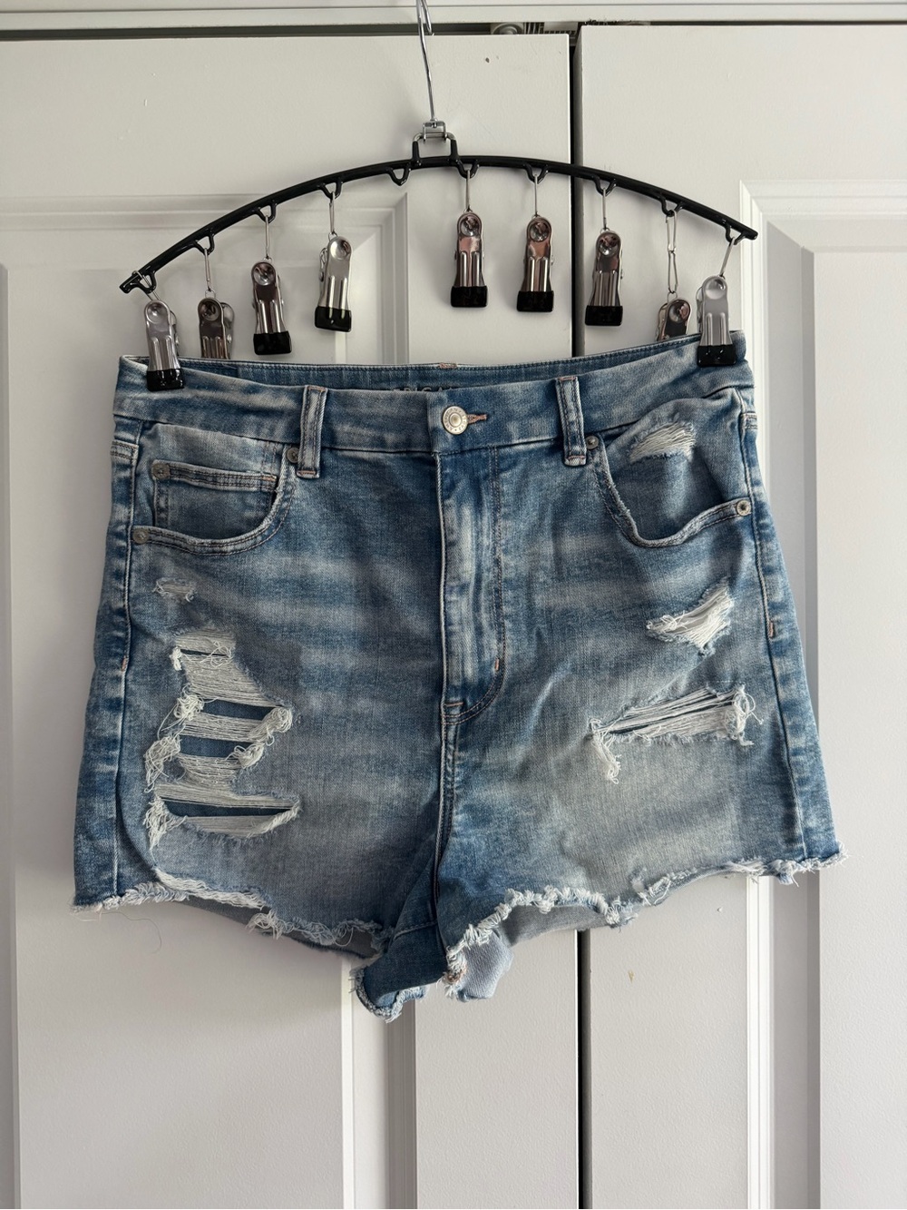 American Eagle High Rise Distressed Light Blue Women's Curvy Denim Shorts